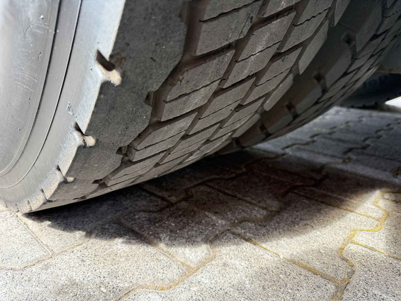 Mercedes-Benz Actros 1842LS Kran HMF 2020 bis 18 Meter - شاحنة جرار: صور 3 Mercedes-Benz Actros 1842LS Kran HMF 2020 bis 18 Meter - شاحنة جرار: صور 3