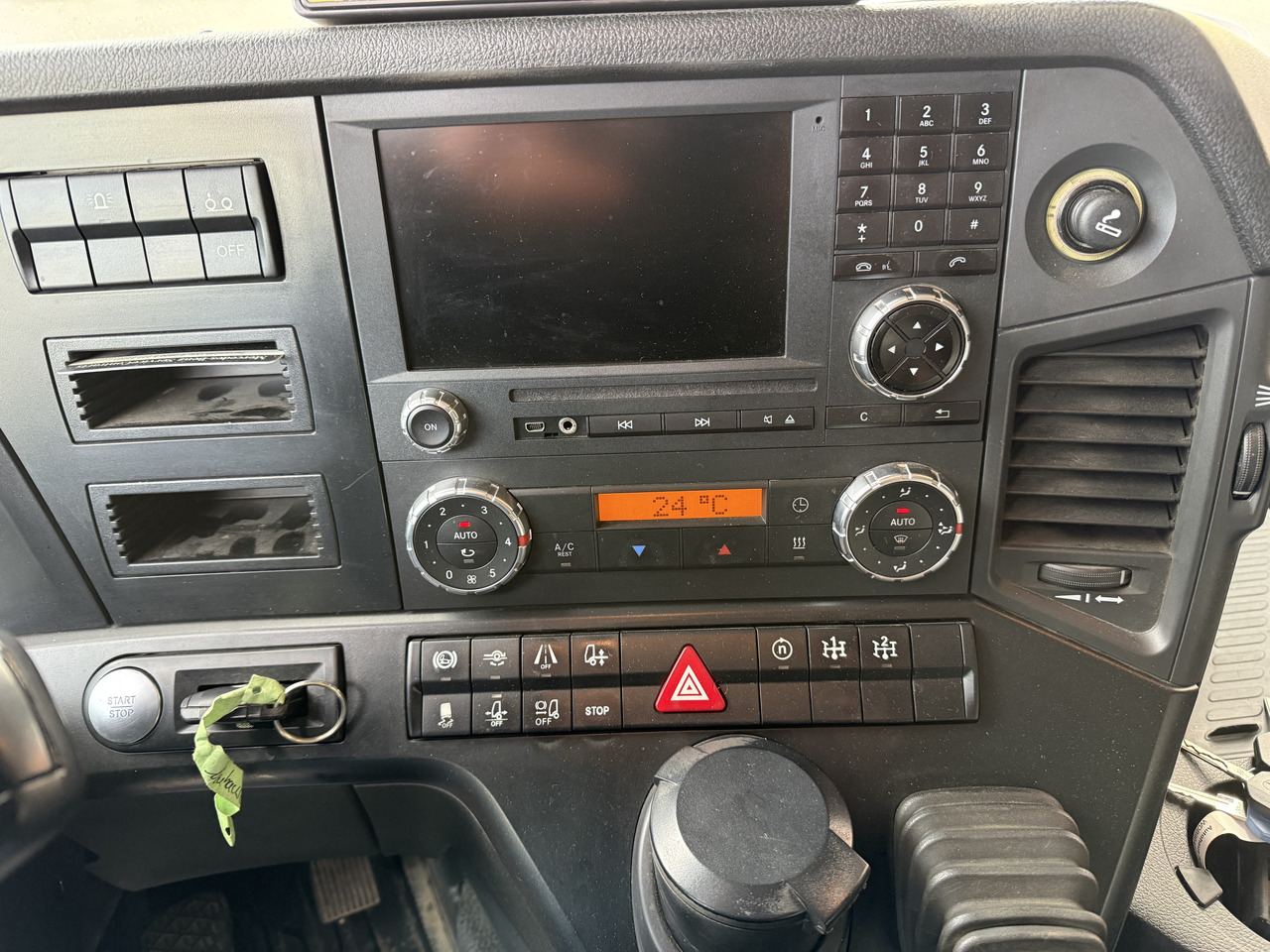 Mercedes-Benz Arocs 2653 6X4 Kran Kesla 2124L - شاحنة جرار: صور 2 Mercedes-Benz Arocs 2653 6X4 Kran Kesla 2124L - شاحنة جرار: صور 2