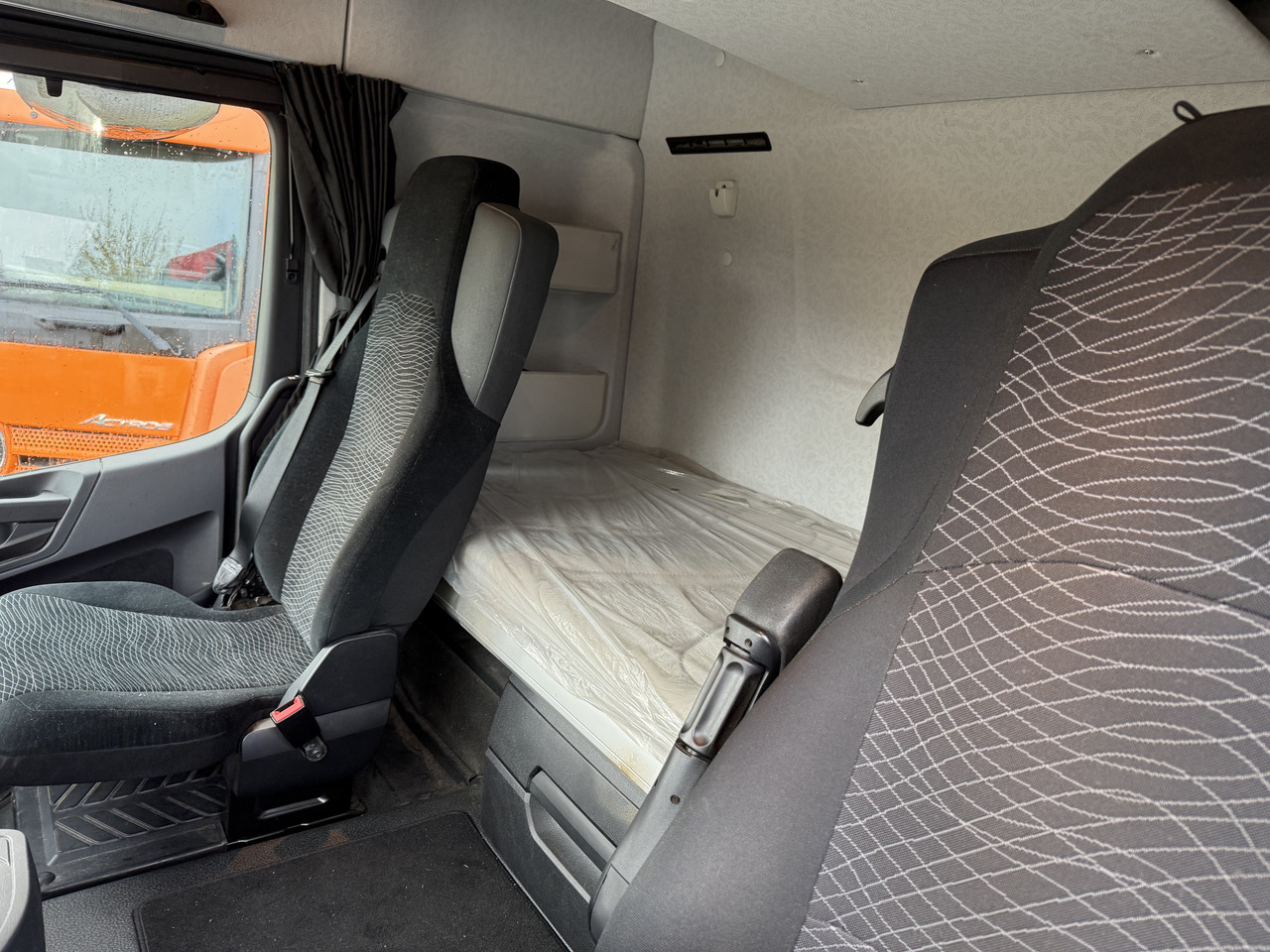 Mercedes-Benz Arocs 2653 6X4 Kran Kesla 2124L - شاحنة جرار: صور 4 Mercedes-Benz Arocs 2653 6X4 Kran Kesla 2124L - شاحنة جرار: صور 4