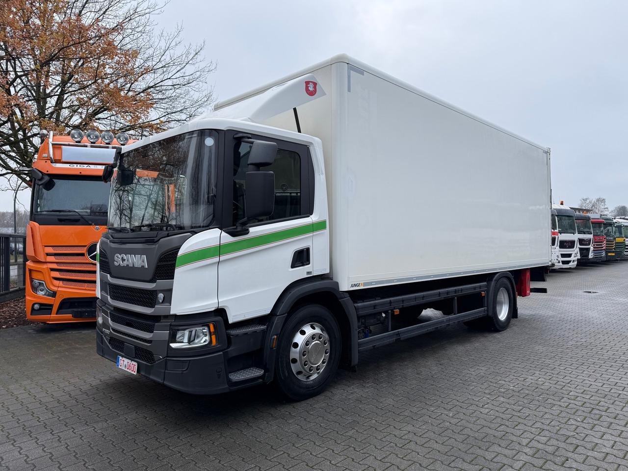 Scania P280 4X2 - بصندوق مغلق شاحنة: صور 1 Scania P280 4X2 - بصندوق مغلق شاحنة: صور 1