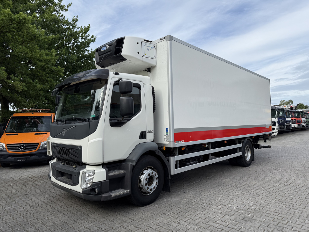 Volvo FL250.18 Carrier Supra 850Mt - مبردة شاحنة: صور 1 Volvo FL250.18 Carrier Supra 850Mt - مبردة شاحنة: صور 1