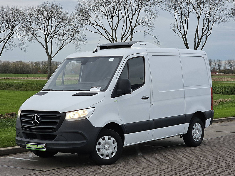Mercedes-Benz Sprinter 311 CDI FRIGO L1H1 - الشاحنات الصغيرة المبردة: صور 2 Mercedes-Benz Sprinter 311 CDI FRIGO L1H1 - الشاحنات الصغيرة المبردة: صور 2