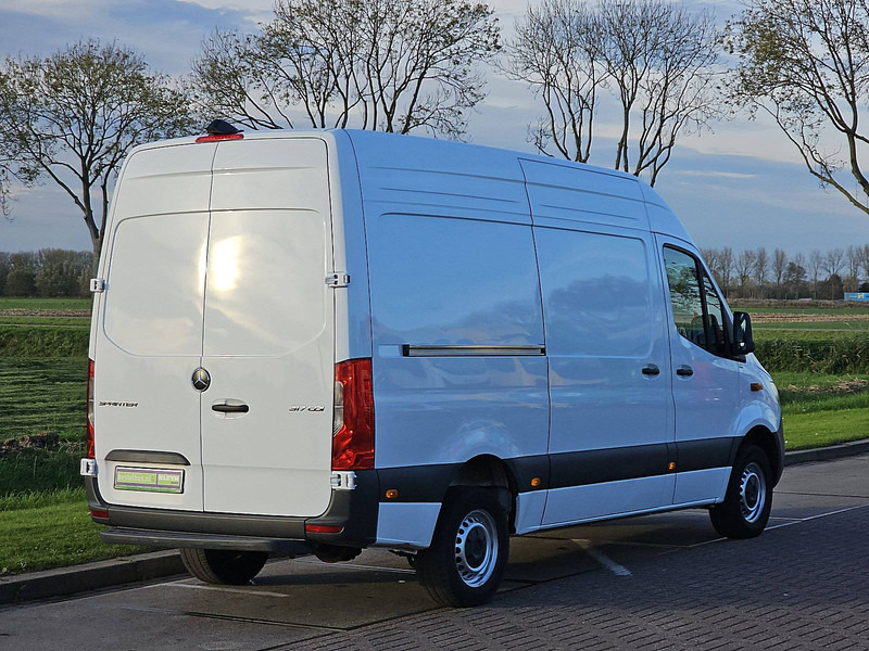 Mercedes-Benz Sprinter 317 L2H2 RWD Mbux10 - فان: صور 3 Mercedes-Benz Sprinter 317 L2H2 RWD Mbux10 - فان: صور 3