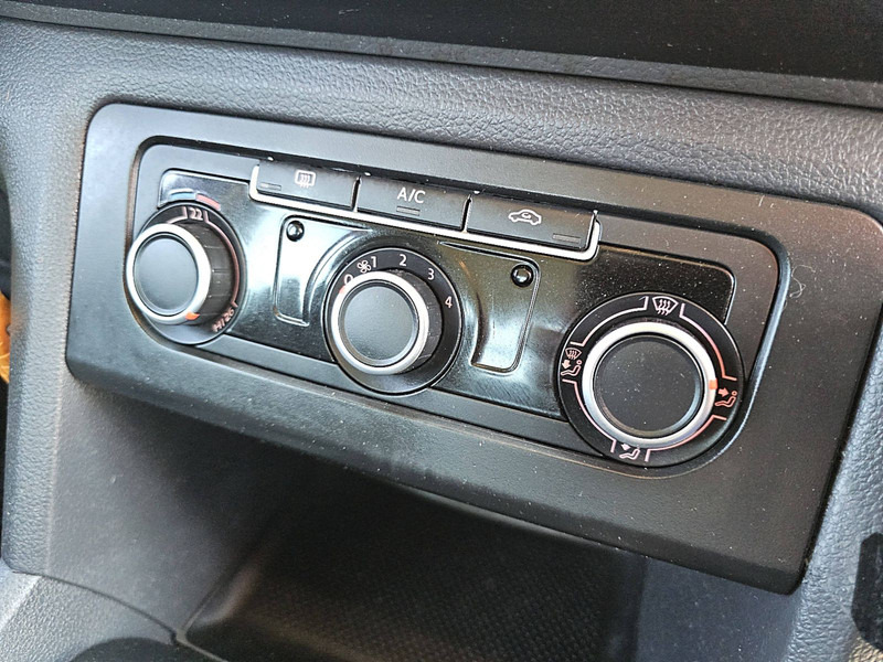 شاحنة البيك أب Volkswagen Amarok 2.0 TDI Dubbel Cabine 4x4 AC: صور 10