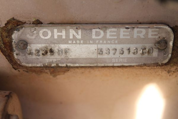 John Deere 4230 DF - المحرك - معدات صناعية: صور 3 John Deere 4230 DF - المحرك - معدات صناعية: صور 3