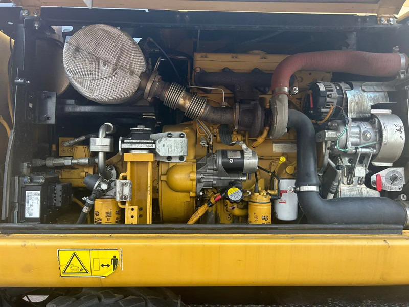 Caterpillar M313D - حفارة على عجلات: صور 5 Caterpillar M313D - حفارة على عجلات: صور 5