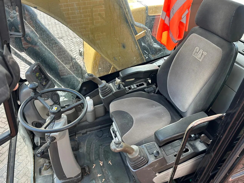 Caterpillar M316D - حفارة على عجلات: صور 5 Caterpillar M316D - حفارة على عجلات: صور 5