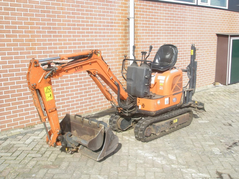 Hitachi ZX10U-2 - حفارة مصغرة: صور 1 Hitachi ZX10U-2 - حفارة مصغرة: صور 1