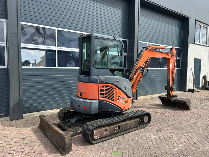 Hitachi ZX35U-2 - حفارة مصغرة: صور 4 Hitachi ZX35U-2 - حفارة مصغرة: صور 4