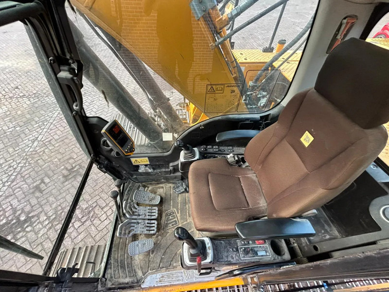 JCB JS220LC - حفارات زحافة: صور 5 JCB JS220LC - حفارات زحافة: صور 5