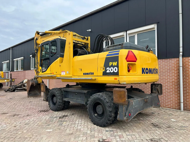 Komatsu PW200 - حفارة على عجلات: صور 2 Komatsu PW200 - حفارة على عجلات: صور 2