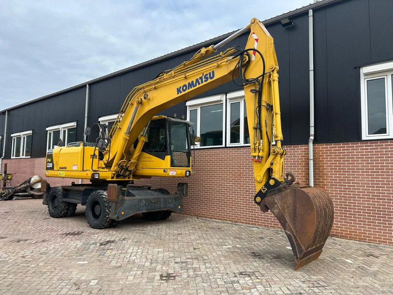 Komatsu PW200 - حفارة على عجلات: صور 3 Komatsu PW200 - حفارة على عجلات: صور 3