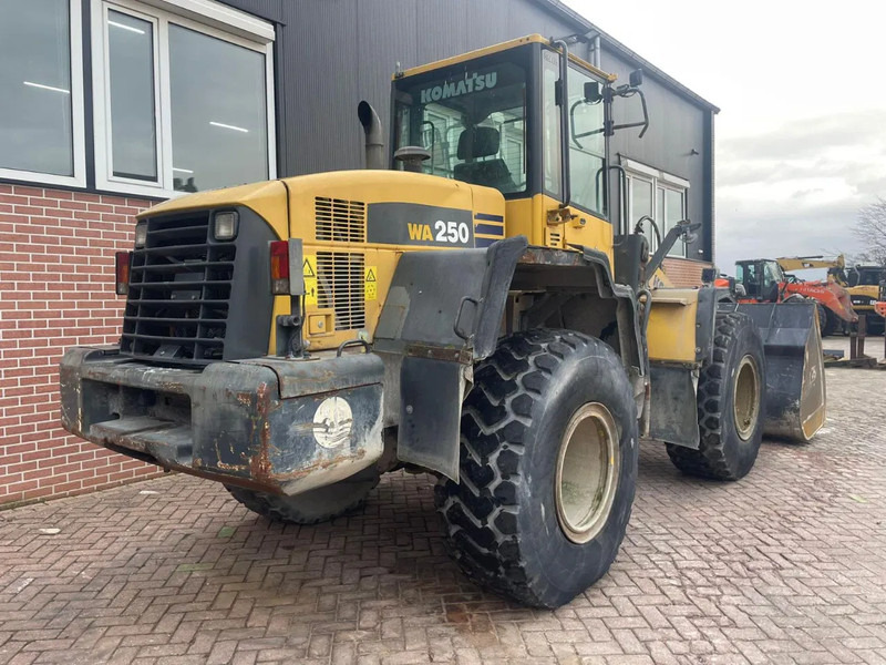 Komatsu WA250-5 - اللودر بعجل: صور 4 Komatsu WA250-5 - اللودر بعجل: صور 4