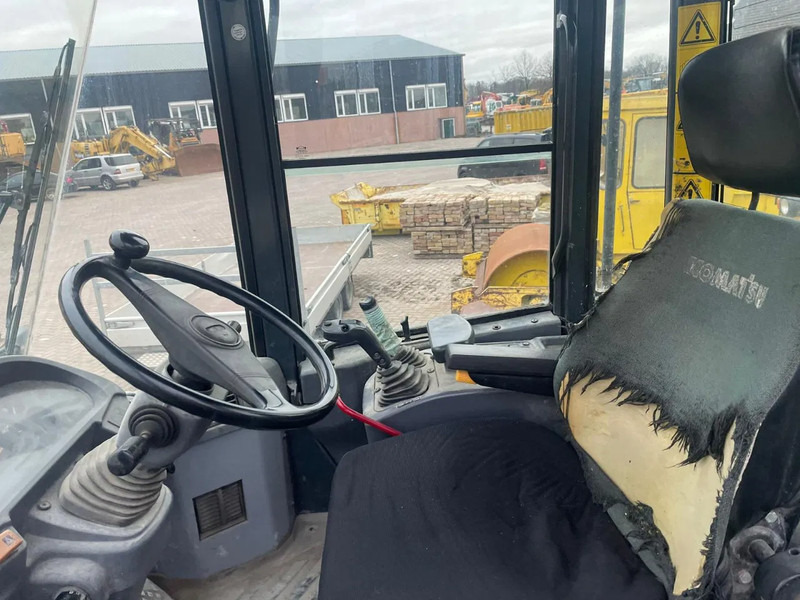 Komatsu WA250-5 - اللودر بعجل: صور 5 Komatsu WA250-5 - اللودر بعجل: صور 5