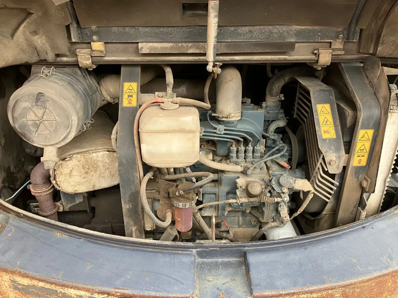 Kubota KX121-3a - حفارة مصغرة: صور 5 Kubota KX121-3a - حفارة مصغرة: صور 5