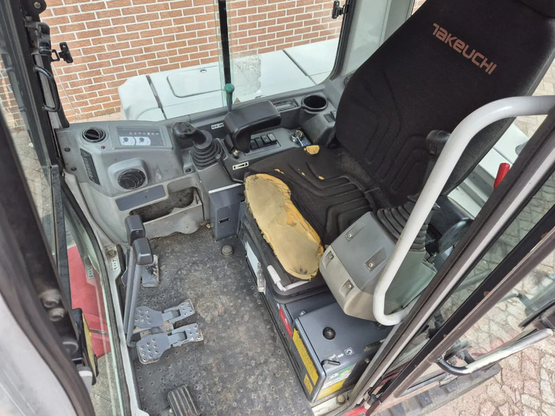 Takeuchi TB250 - حفارة مصغرة: صور 5 Takeuchi TB250 - حفارة مصغرة: صور 5