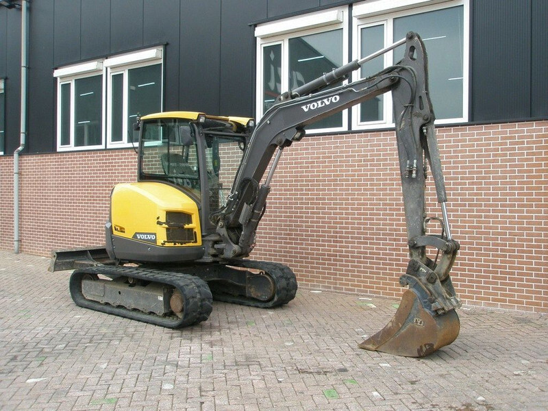 Volvo ECR50D - حفارة مصغرة: صور 3 Volvo ECR50D - حفارة مصغرة: صور 3