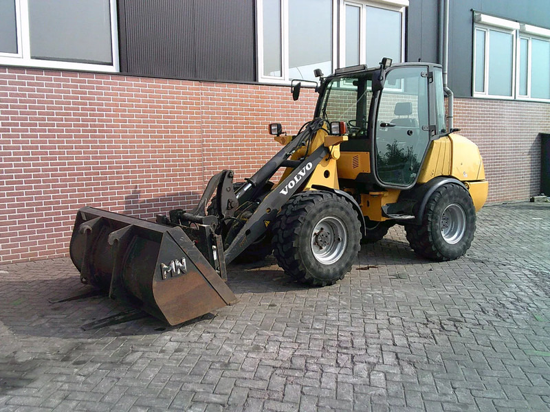 Volvo L25B - اللودر بعجل: صور 1 Volvo L25B - اللودر بعجل: صور 1
