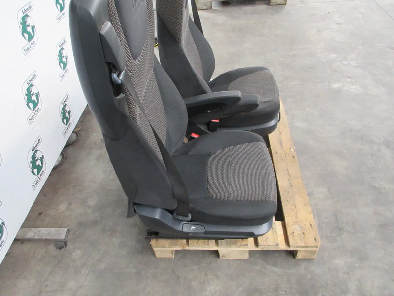 DAF 1978966//1844380 STOELEN SET DAF CF 440 EURO 6 MODEL 2018 - مقاعد السيارات - شاحنة: صور 4 DAF 1978966//1844380 STOELEN SET DAF CF 440 EURO 6 MODEL 2018 - مقاعد السيارات - شاحنة: صور 4
