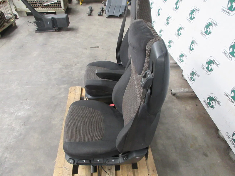 DAF 1978966//1844380 STOELEN SET DAF CF 440 EURO 6 MODEL 2018 - مقاعد السيارات - شاحنة: صور 2 DAF 1978966//1844380 STOELEN SET DAF CF 440 EURO 6 MODEL 2018 - مقاعد السيارات - شاحنة: صور 2