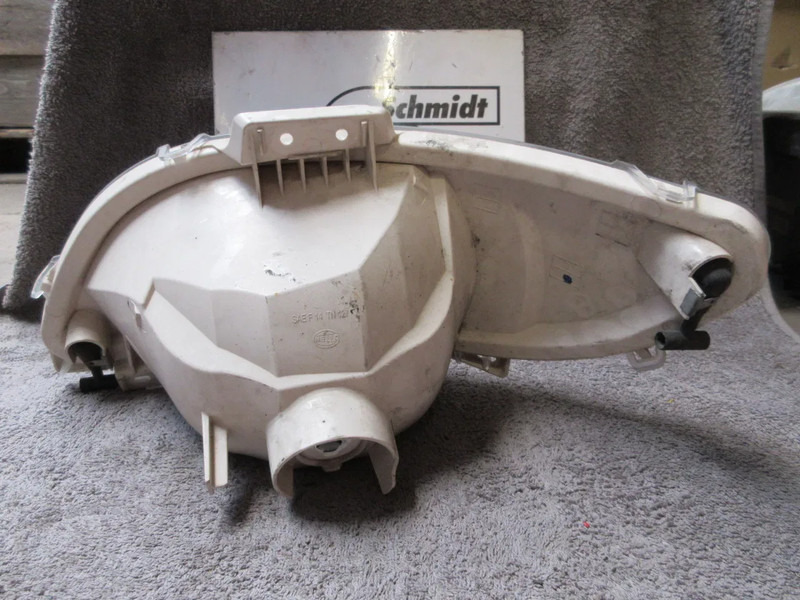DAF 2032701 // 2032702 MISTLAMP R+L DAF XF CF EURO 6 MODEL 2018 - مصباح الضباب - شاحنة: صور 4 DAF 2032701 // 2032702 MISTLAMP R+L DAF XF CF EURO 6 MODEL 2018 - مصباح الضباب - شاحنة: صور 4