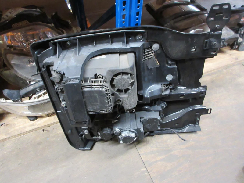 MAN 81.25101-6749 // 81.41610-0441 // 81.25101-6687 KOPLAMP HOEK MAN TGX EURO 6 - كشافات - شاحنة: صور 4 MAN 81.25101-6749 // 81.41610-0441 // 81.25101-6687 KOPLAMP HOEK MAN TGX EURO 6 - كشافات - شاحنة: صور 4