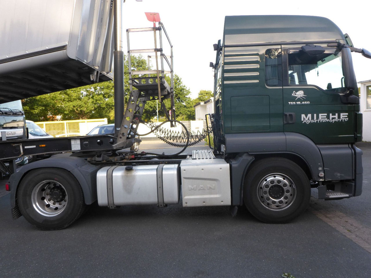 MAN 18.460 Top-Zustand + 1. Hd.+ Kipphydraulik - شاحنة جرار: صور 2 MAN 18.460 Top-Zustand + 1. Hd.+ Kipphydraulik - شاحنة جرار: صور 2