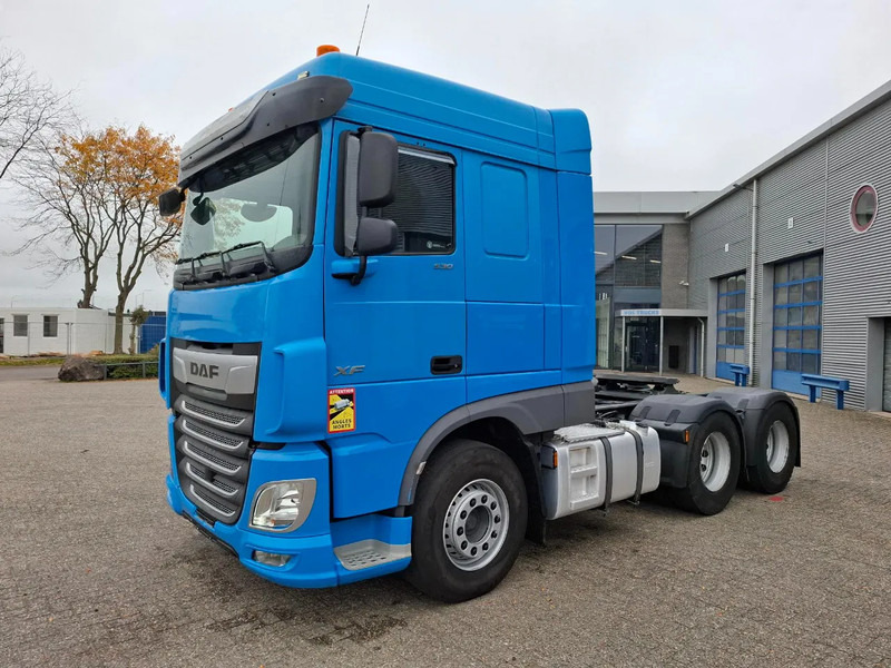 DAF XF106-530 / 6X4 / INTARDER / HYDRAULICS / ONLY:418213 KM / TUV:16-06-2026 / 44TON / LWDS / MANUAL / EURO-6 / 2018 - شاحنة جرار: صور 1 DAF XF106-530 / 6X4 / INTARDER / HYDRAULICS / ONLY:418213 KM / TUV:16-06-2026 / 44TON / LWDS / MANUAL / EURO-6 / 2018 - شاحنة جرار: صور 1