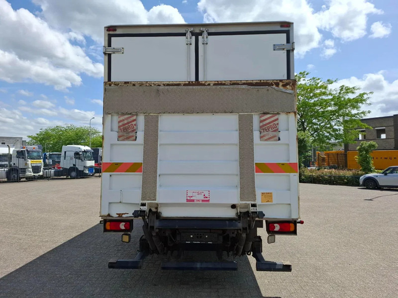 Iveco EuroCargo 120 / COOL TRUCK / CARRIER XARIOS 600 / PLATFORM 2000KG / ONLY:340634 KM / AIRCO / MANUAL / EURO-6 / 2014 - متساوي شاحنة: صور 4 Iveco EuroCargo 120 / COOL TRUCK / CARRIER XARIOS 600 / PLATFORM 2000KG / ONLY:340634 KM / AIRCO / MANUAL / EURO-6 / 2014 - متساوي شاحنة: صور 4