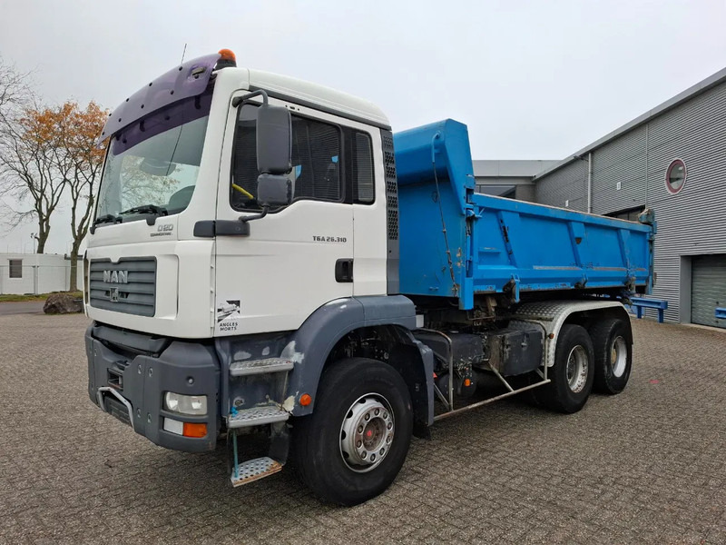 MAN TGA 26.310 / 6X4 / 2XBIG AXLE / 2SIDE TIPPER / ONLY:545423 KM / TUV:06-05-2026 / FULL-STEEL / AIRCO / MANUAL / EURO-4 / 2005 - قلابات: صور 3 MAN TGA 26.310 / 6X4 / 2XBIG AXLE / 2SIDE TIPPER / ONLY:545423 KM / TUV:06-05-2026 / FULL-STEEL / AIRCO / MANUAL / EURO-4 / 2005 - قلابات: صور 3