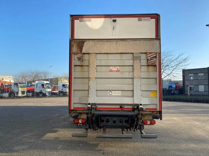 Mercedes-Benz Antos 2533 / LIFT AXLE / HEATED CLOSED BOX / PLATFORM 2000 KG / ONLY:506959 KM / SIDE DOOR / AUTOMATIC / EURO-6 / 2019 - بصندوق مغلق شاحنة: صور 4 Mercedes-Benz Antos 2533 / LIFT AXLE / HEATED CLOSED BOX / PLATFORM 2000 KG / ONLY:506959 KM / SIDE DOOR / AUTOMATIC / EURO-6 / 2019 - بصندوق مغلق شاحنة: صور 4