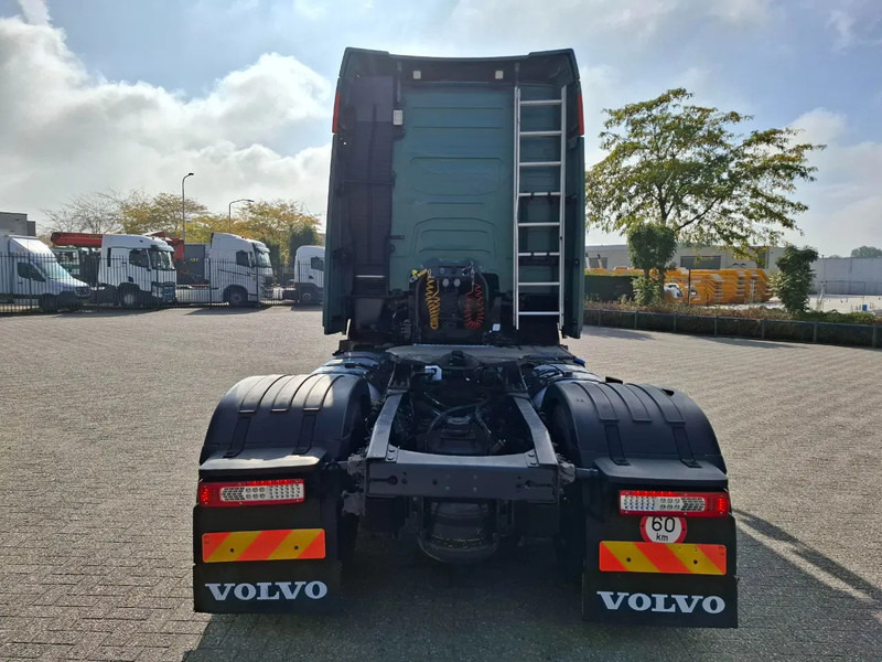Volvo FH4-460 / VEB+ / DOUBLE TANK / FRIDGE / AIRCO / AUTOMATIC / EURO-6 / 2014 - شاحنة جرار: صور 4 Volvo FH4-460 / VEB+ / DOUBLE TANK / FRIDGE / AIRCO / AUTOMATIC / EURO-6 / 2014 - شاحنة جرار: صور 4