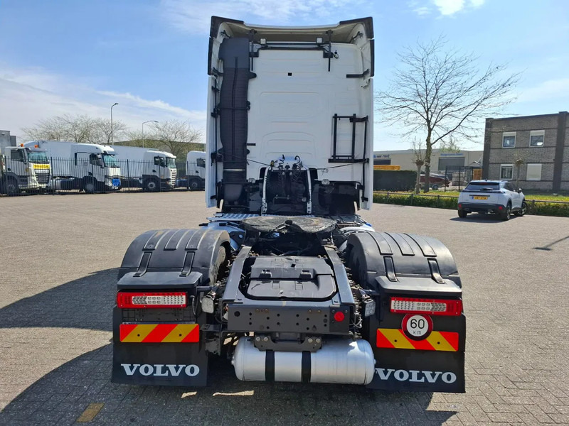 Volvo FH4-500 / VEB+ / DOUBLE TANK / I-PARKCOOL / TUV:08-01-2026 / ALCOA / FRIDGE / GOOD TYRES / AUTOMATIC / EURO-6 / 2018 - شاحنة جرار: صور 4 Volvo FH4-500 / VEB+ / DOUBLE TANK / I-PARKCOOL / TUV:08-01-2026 / ALCOA / FRIDGE / GOOD TYRES / AUTOMATIC / EURO-6 / 2018 - شاحنة جرار: صور 4
