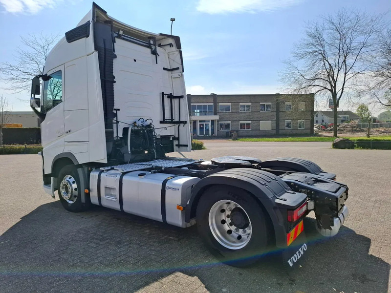 Volvo FH4-500 / VEB+ / DOUBLE TANK / I-PARKCOOL / TUV:08-01-2026 / ALCOA / FRIDGE / GOOD TYRES / AUTOMATIC / EURO-6 / 2018 - شاحنة جرار: صور 3 Volvo FH4-500 / VEB+ / DOUBLE TANK / I-PARKCOOL / TUV:08-01-2026 / ALCOA / FRIDGE / GOOD TYRES / AUTOMATIC / EURO-6 / 2018 - شاحنة جرار: صور 3