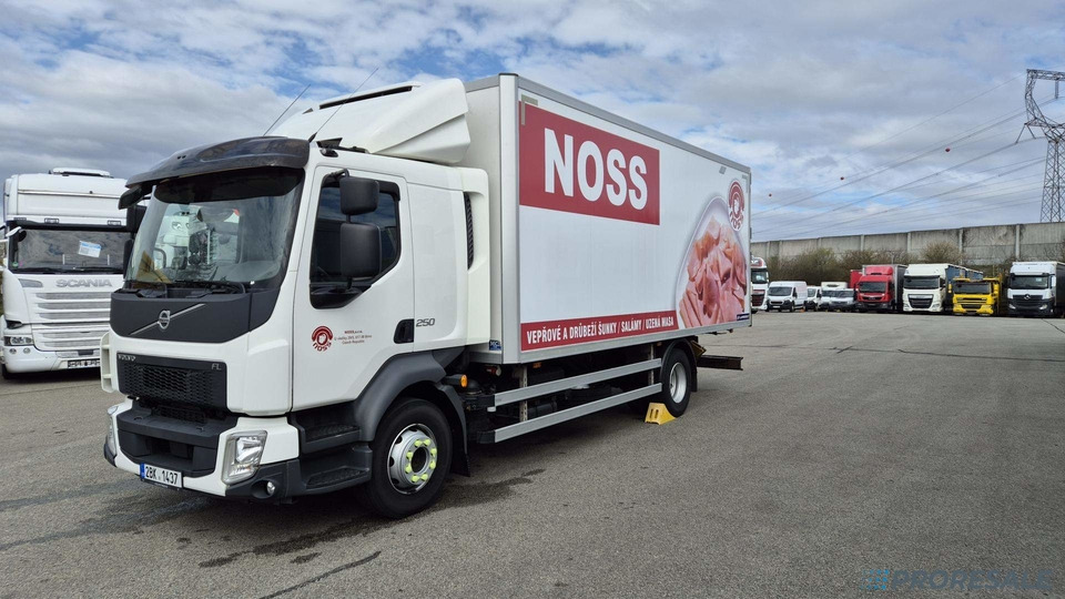 VOLVO FL 250 BB EURO 6 - mrazírna + CARRIER XARIOS 600 EL MAXI - مبردة شاحنة: صور 2 VOLVO FL 250 BB EURO 6 - mrazírna + CARRIER XARIOS 600 EL MAXI - مبردة شاحنة: صور 2