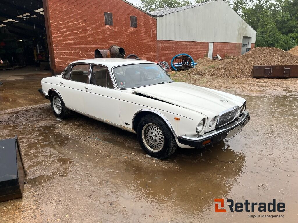 Bil Jaguar XJ 6 4,2 Oldtimer - سيارة: صور 3 Bil Jaguar XJ 6 4,2 Oldtimer - سيارة: صور 3