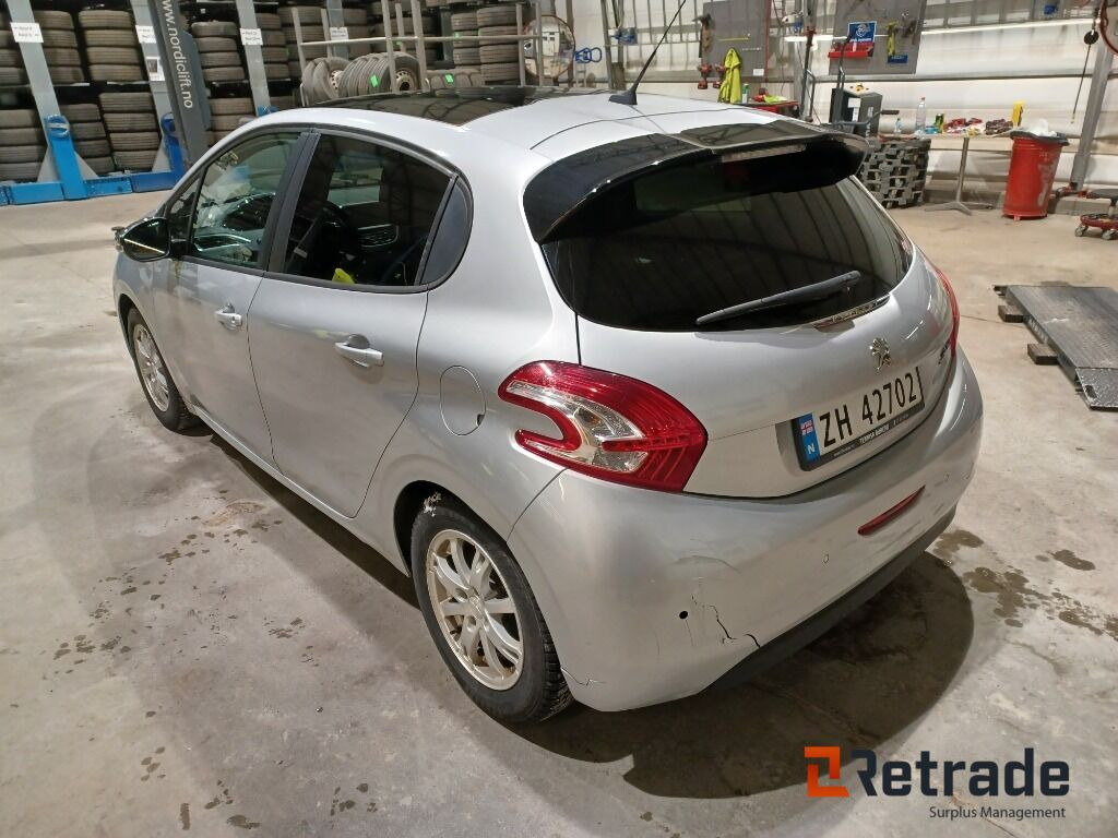 Bil Peugeot 208 Automat - سيارة: صور 3 Bil Peugeot 208 Automat - سيارة: صور 3