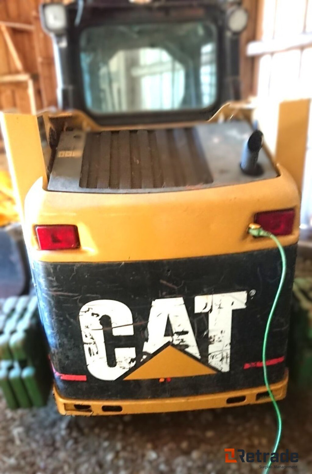 Cat 216 CAT 216 kompaktlaster – kun 2 290 timer - شيول صغير: صور 4 Cat 216 CAT 216 kompaktlaster – kun 2 290 timer - شيول صغير: صور 4