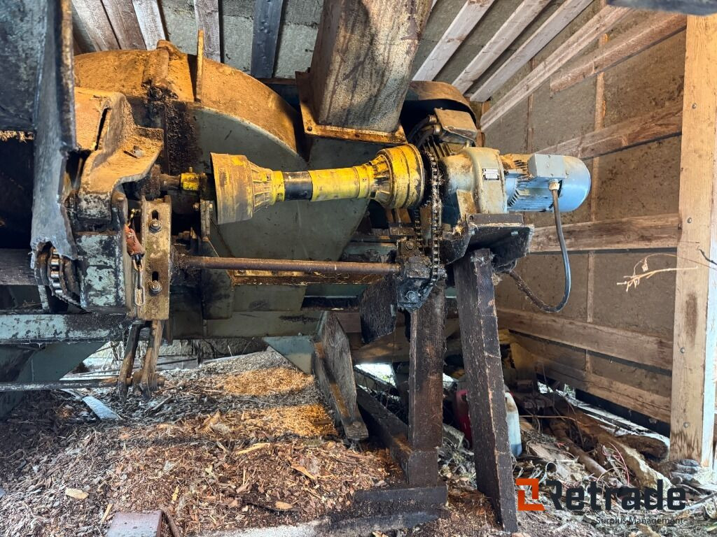 Flistugg Bruks Mekaniska 1200 M med tillbehör - الآلات والماكينات الزراعية: صور 2 Flistugg Bruks Mekaniska 1200 M med tillbehör - الآلات والماكينات الزراعية: صور 2