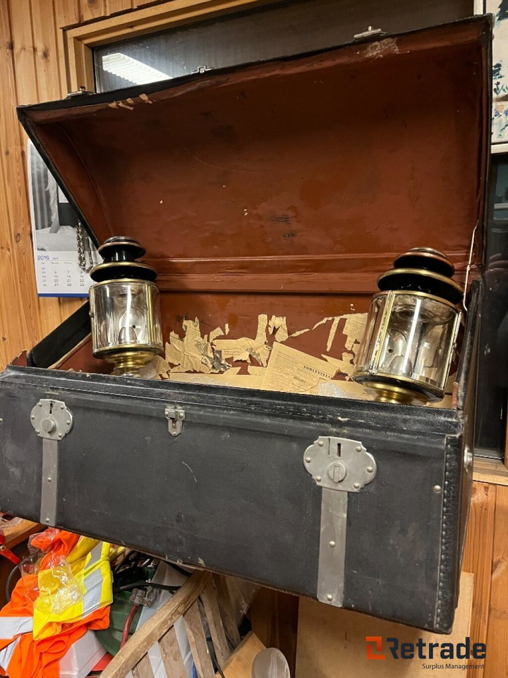 Forskelligt udstyr Tilbehør til Oldtimer hestevogne Kuffert / Oldtimer Lamper - معدات البناء: صور 4 Forskelligt udstyr Tilbehør til Oldtimer hestevogne Kuffert / Oldtimer Lamper - معدات البناء: صور 4
