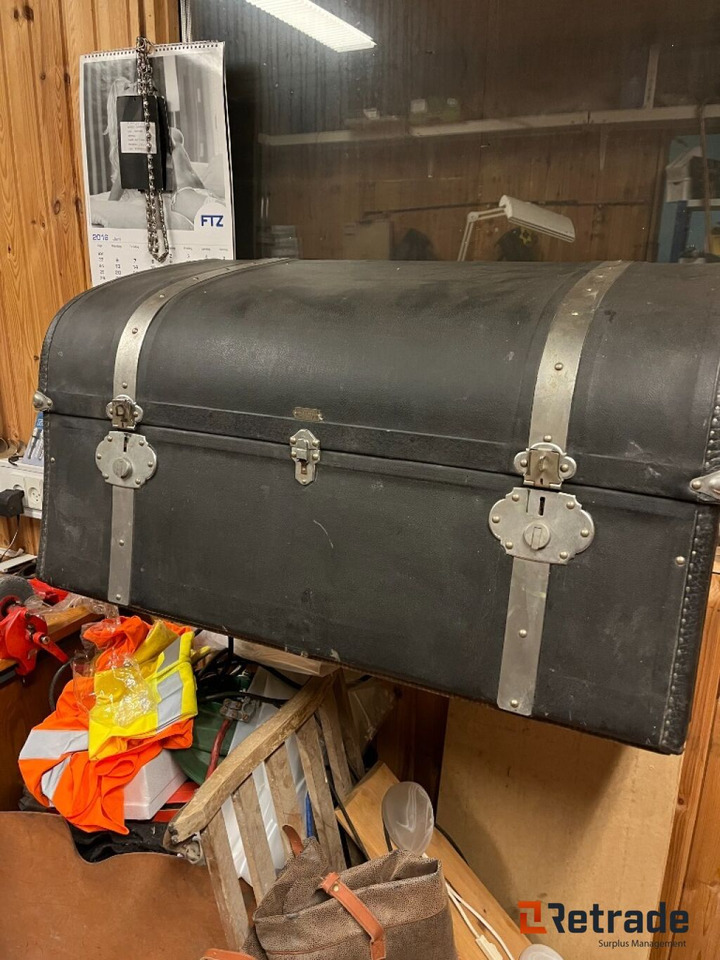 Forskelligt udstyr Tilbehør til Oldtimer hestevogne Kuffert / Oldtimer Lamper - معدات البناء: صور 1 Forskelligt udstyr Tilbehør til Oldtimer hestevogne Kuffert / Oldtimer Lamper - معدات البناء: صور 1