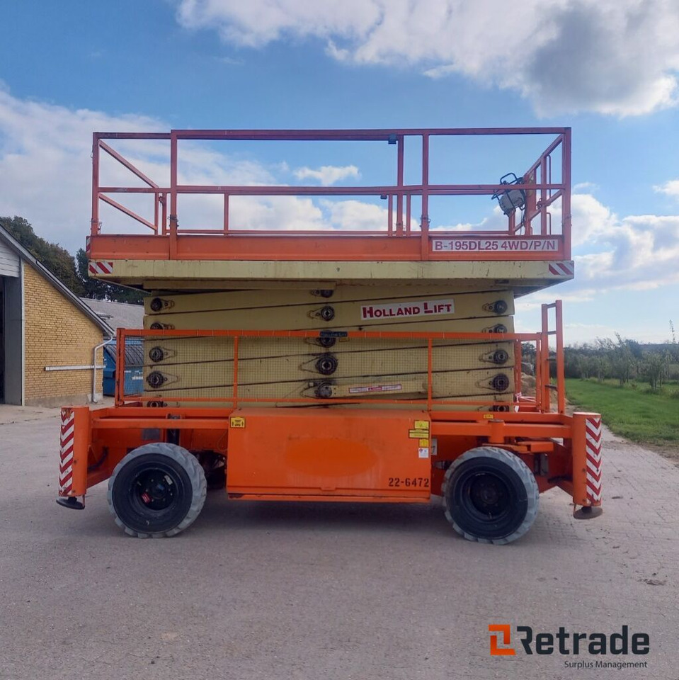 Holland Lift B-195DL25 -4WD /P/N - آلات البناء: صور 4 Holland Lift B-195DL25 -4WD /P/N - آلات البناء: صور 4