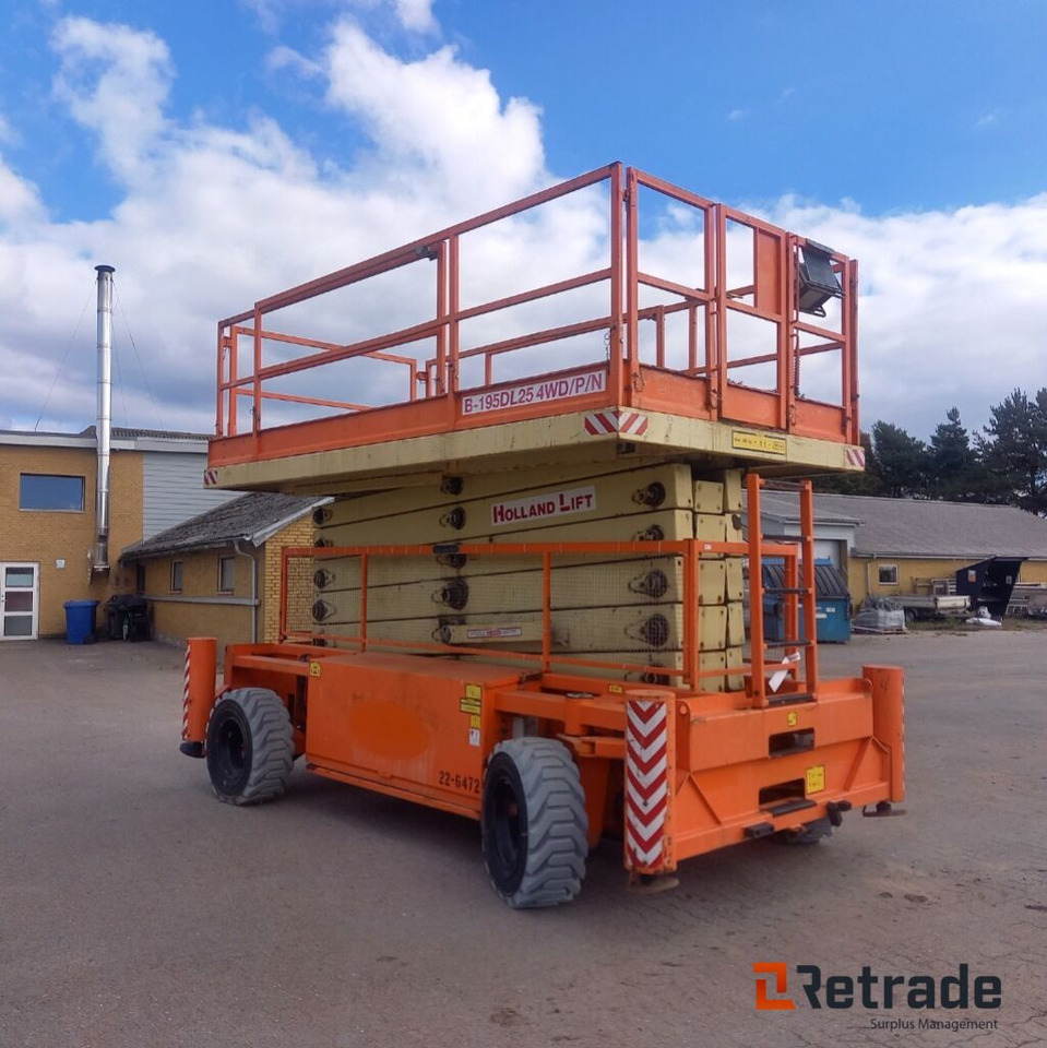 Holland Lift B-195DL25 -4WD /P/N - آلات البناء: صور 3 Holland Lift B-195DL25 -4WD /P/N - آلات البناء: صور 3