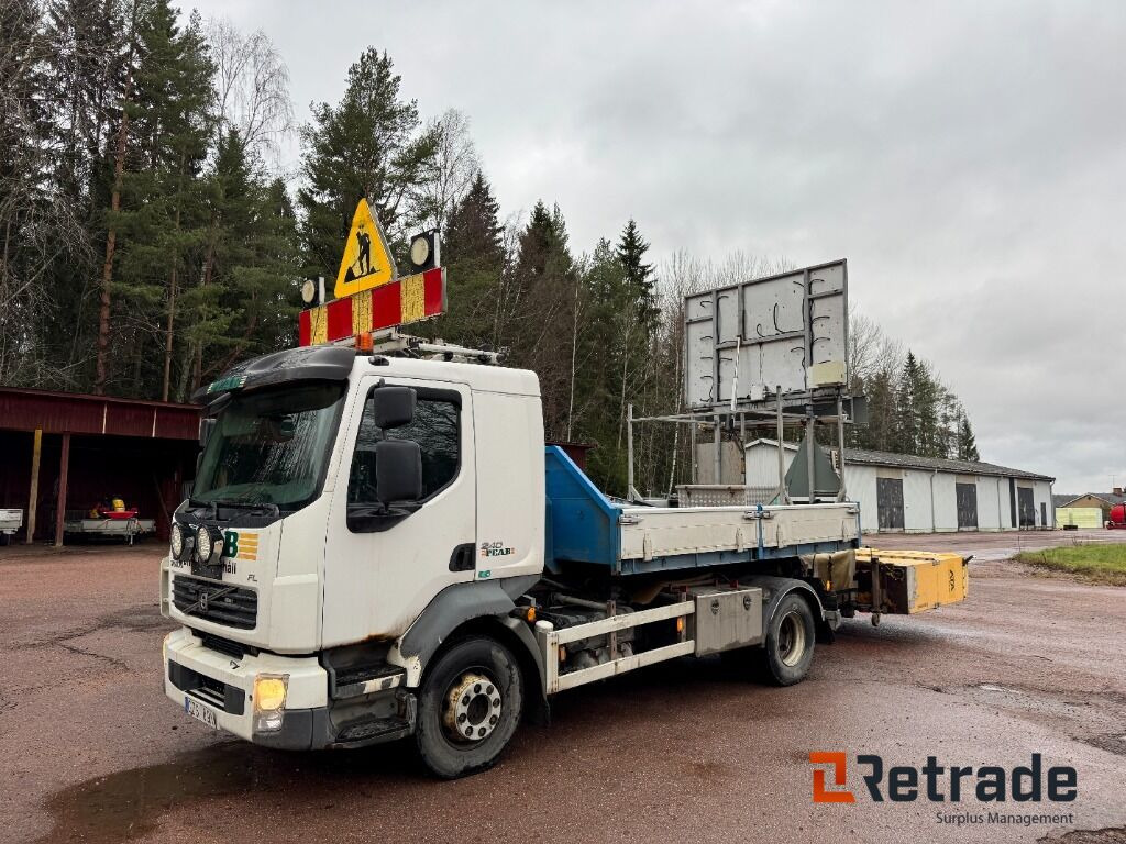 Krokbil Volvo FL 240 TMA utrustad - شاحنات مسطحة: صور 1 Krokbil Volvo FL 240 TMA utrustad - شاحنات مسطحة: صور 1