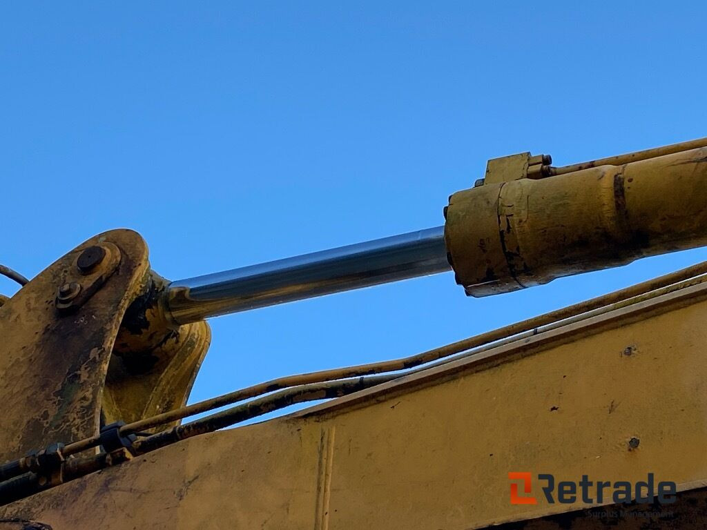 آلات البناء Liebherr R902 HDS Litronic / Årgang 1996 / Timer 11543: صور 23