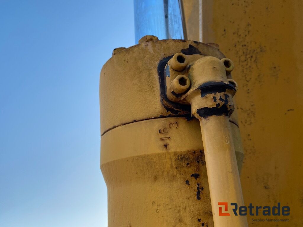 آلات البناء Liebherr R902 HDS Litronic / Årgang 1996 / Timer 11543: صور 30