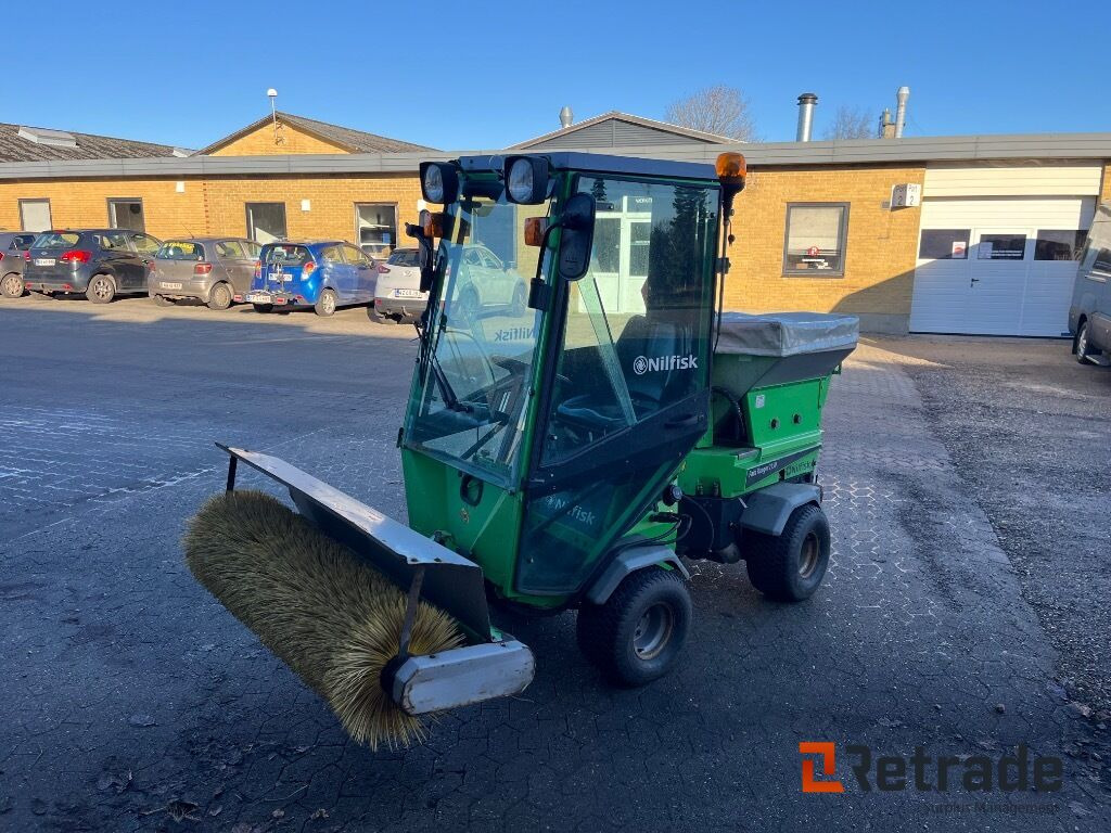 Plæne- og parkmaskiner EGHOLM 2150 Redskabsbærer - سيارة بلدية: صور 1 Plæne- og parkmaskiner EGHOLM 2150 Redskabsbærer - سيارة بلدية: صور 1