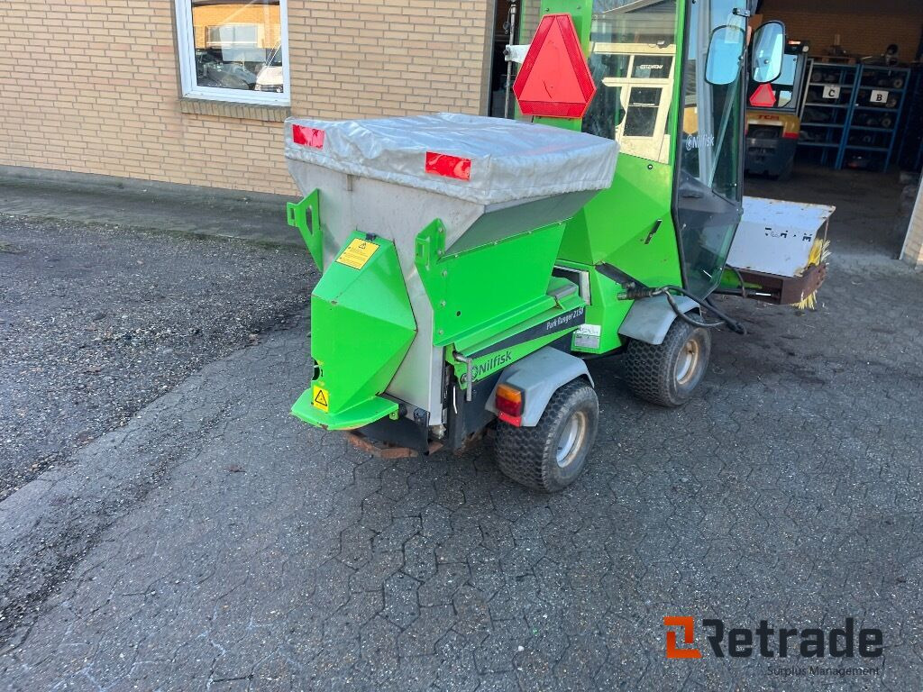 Plæne- og parkmaskiner EGHOLM 2150 Redskabsbærer - سيارة بلدية: صور 5 Plæne- og parkmaskiner EGHOLM 2150 Redskabsbærer - سيارة بلدية: صور 5