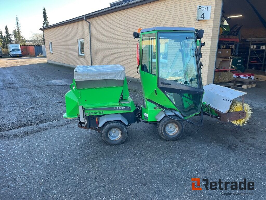 Plæne- og parkmaskiner EGHOLM 2150 Redskabsbærer - سيارة بلدية: صور 4 Plæne- og parkmaskiner EGHOLM 2150 Redskabsbærer - سيارة بلدية: صور 4