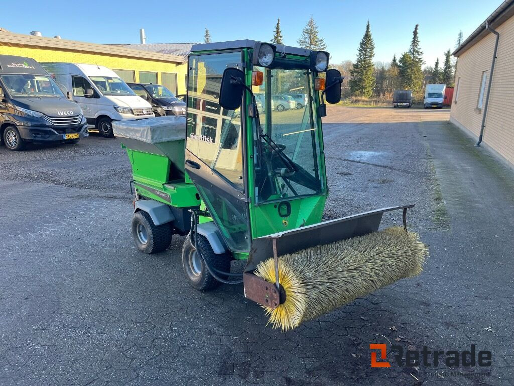 Plæne- og parkmaskiner EGHOLM 2150 Redskabsbærer - سيارة بلدية: صور 2 Plæne- og parkmaskiner EGHOLM 2150 Redskabsbærer - سيارة بلدية: صور 2